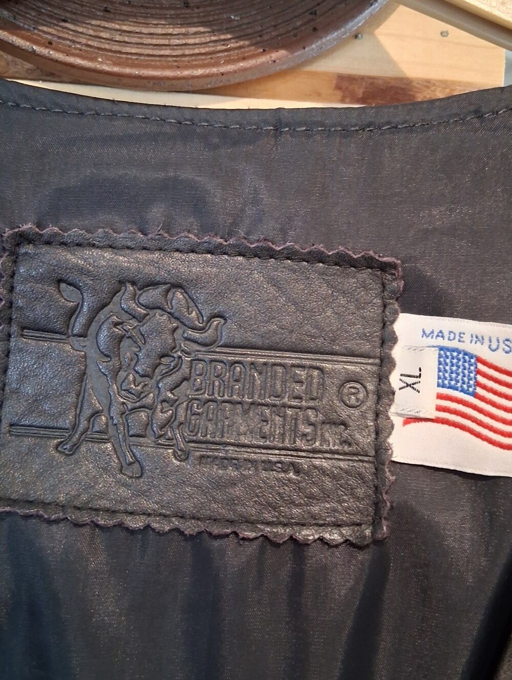 Fringed Black Leather BRANDED GARMENTS Vest with Floral Inlay. XL. USA. - Picture 7 of 8